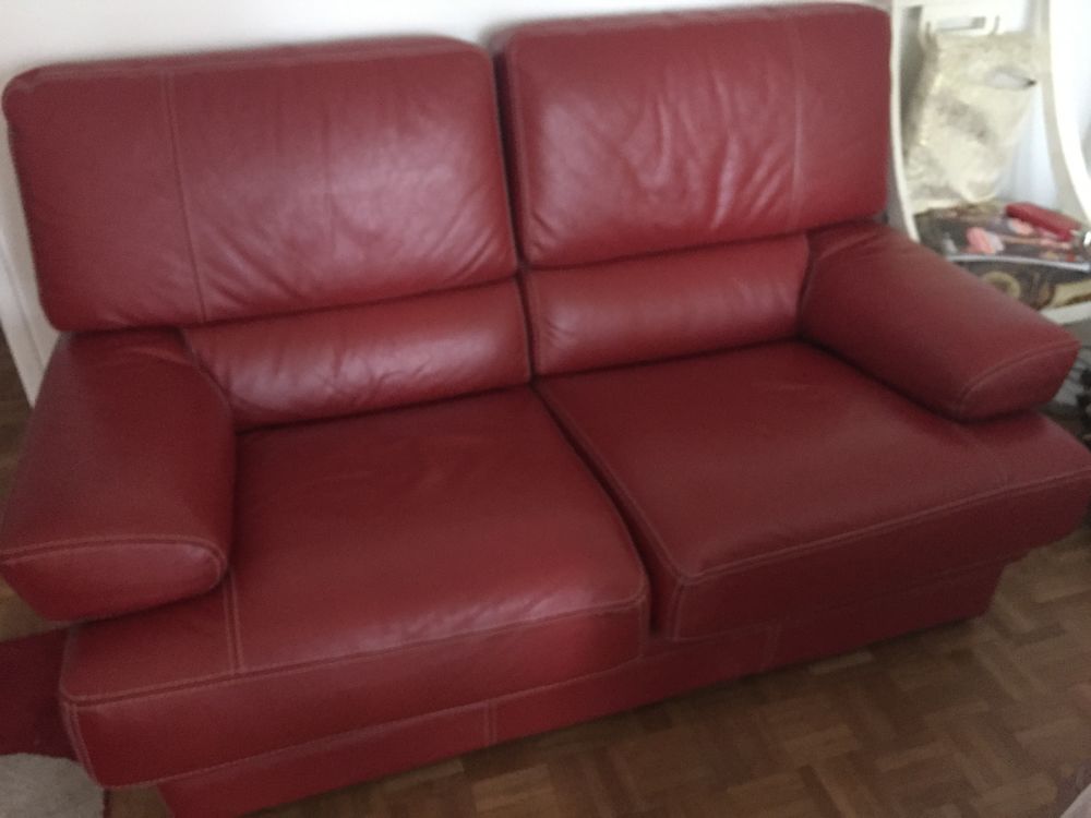 canape 2 et 3 places avec un pouf Meubles