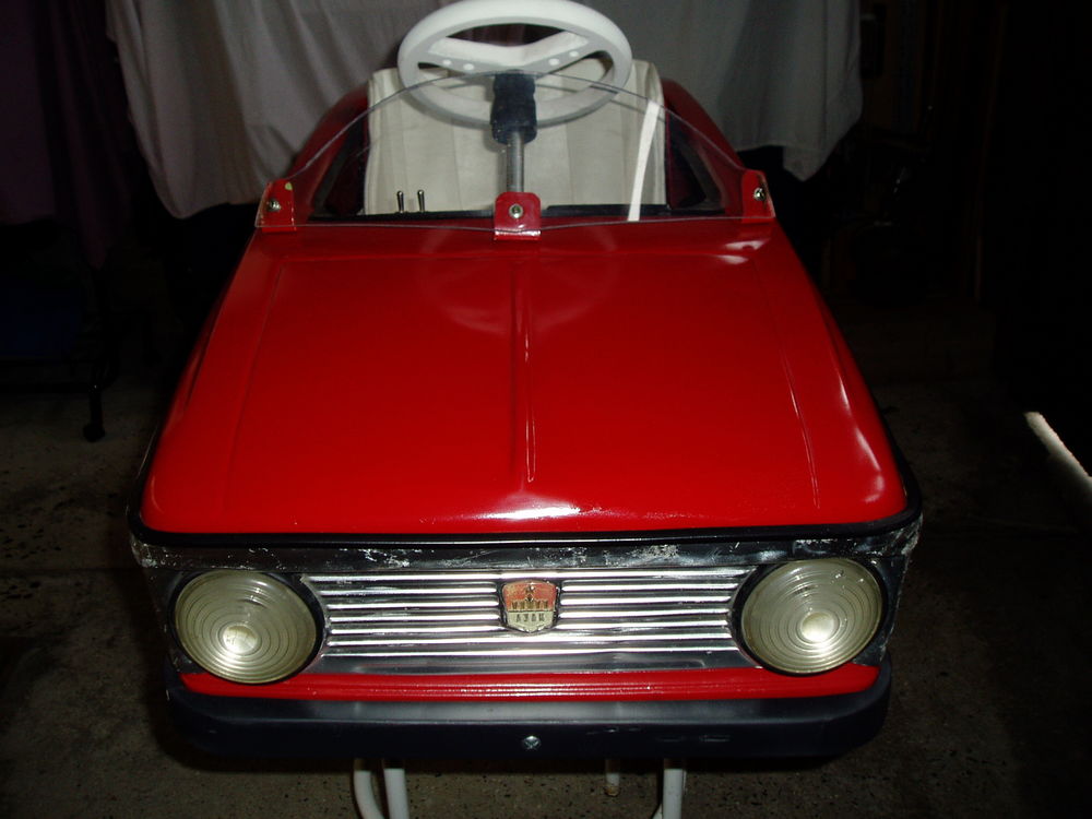 voiture &agrave; p&eacute;dales Jeux / jouets