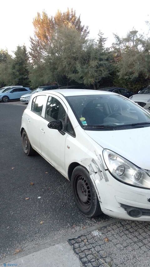 Opel corsa essence 1,4 90cv 5 CV année 2008.