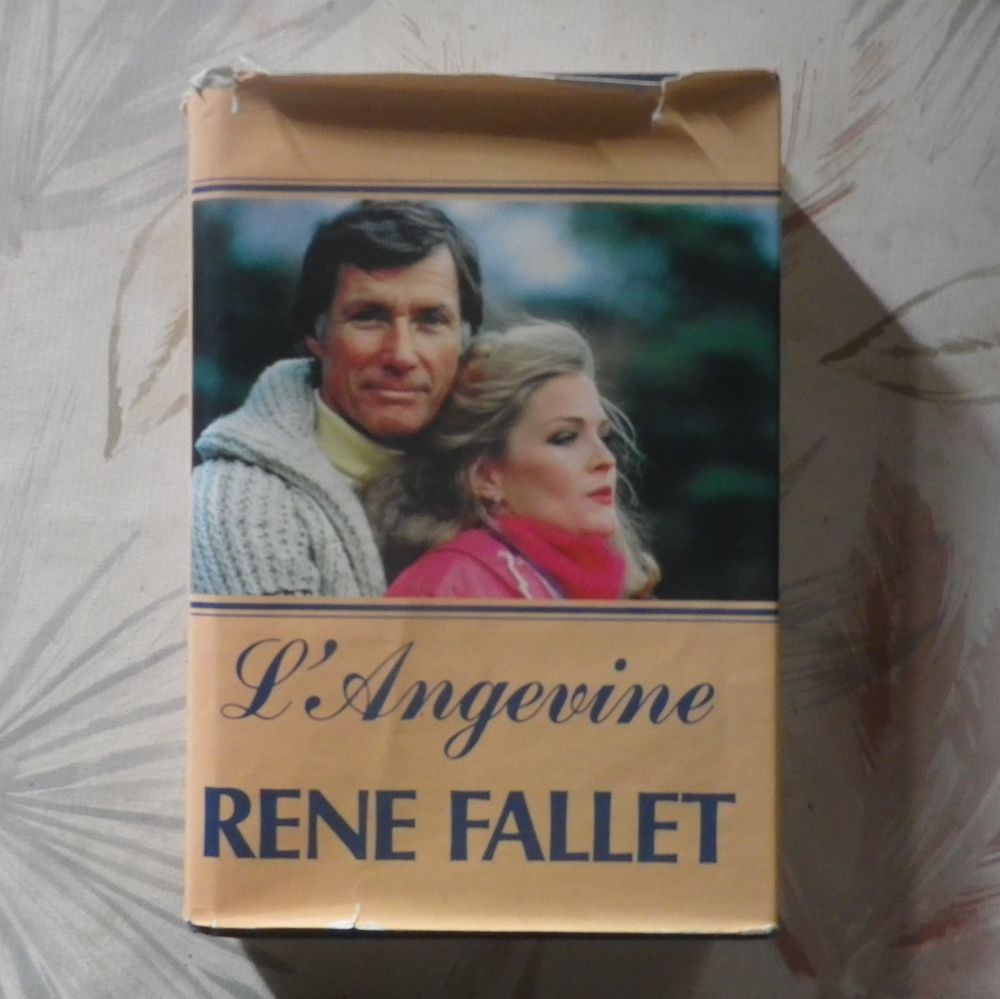 L'ANGEVINE de Ren&eacute; FALLET Ed. France Loisirs Livres et BD