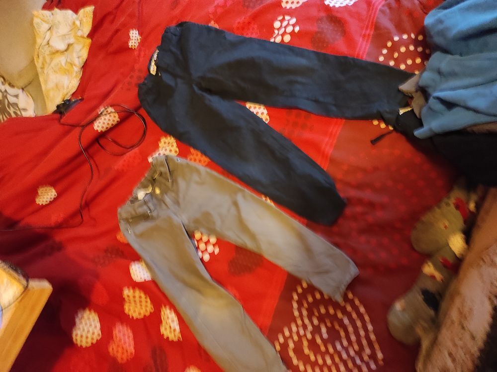 9€ deux jean taille 6 ans et un taille 4/5ans Vêtements enfants