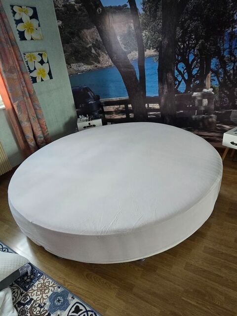 Lit rond Ikea 210x210 avec surmatelas 300 Haguenau (67)
