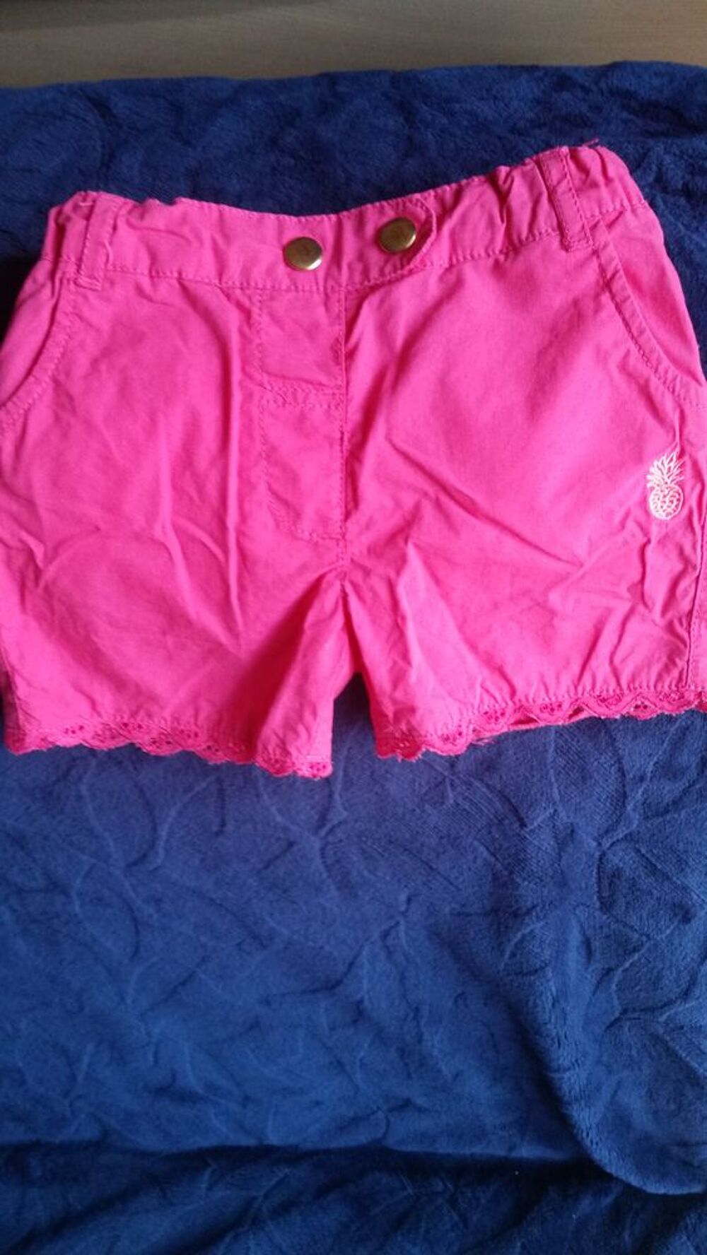 V&ecirc;tements de marque en tr&egrave;s bon &eacute;tat de 6 mois &agrave; 1 an. Vêtements enfants