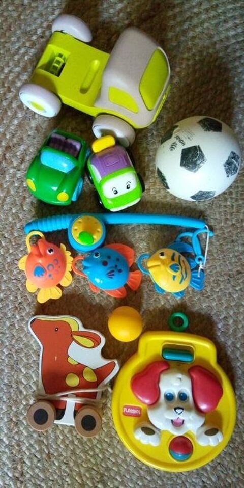 Lot 15 jouets b�b� 1er age 18 Beauchamp (95)