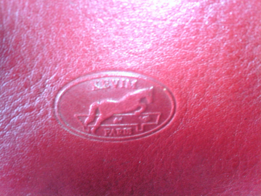 sac a main etat neuf rouge 
dimensions 35cm 
Maroquinerie
