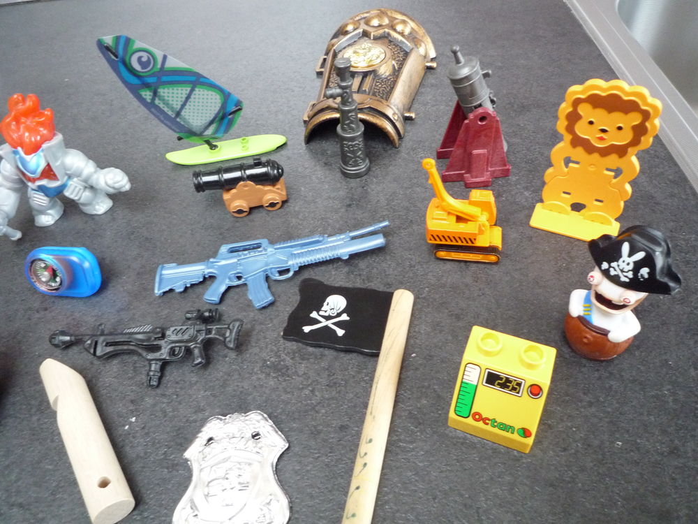 Jouets en plastique. Jeux / jouets
