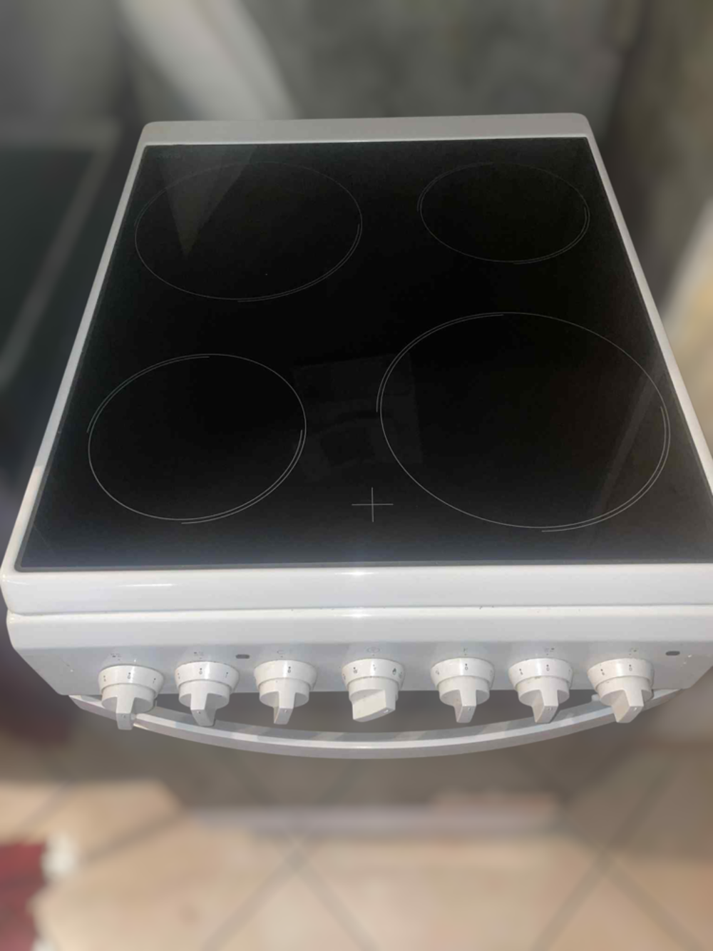 Cuisini&egrave;re vitroc&eacute;ramique Electroménager