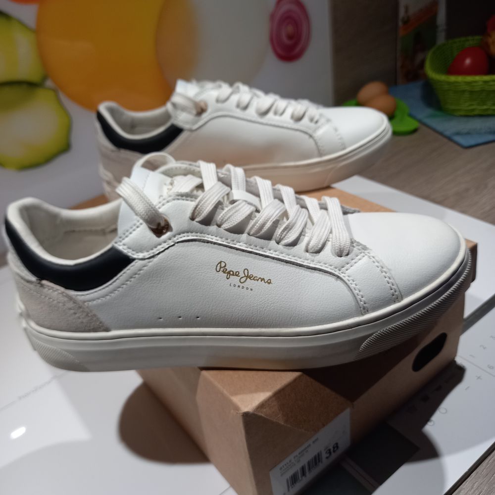 Baskets basses femme? blanc Pepe Jeans pointure 38 neuves
CA Chaussures