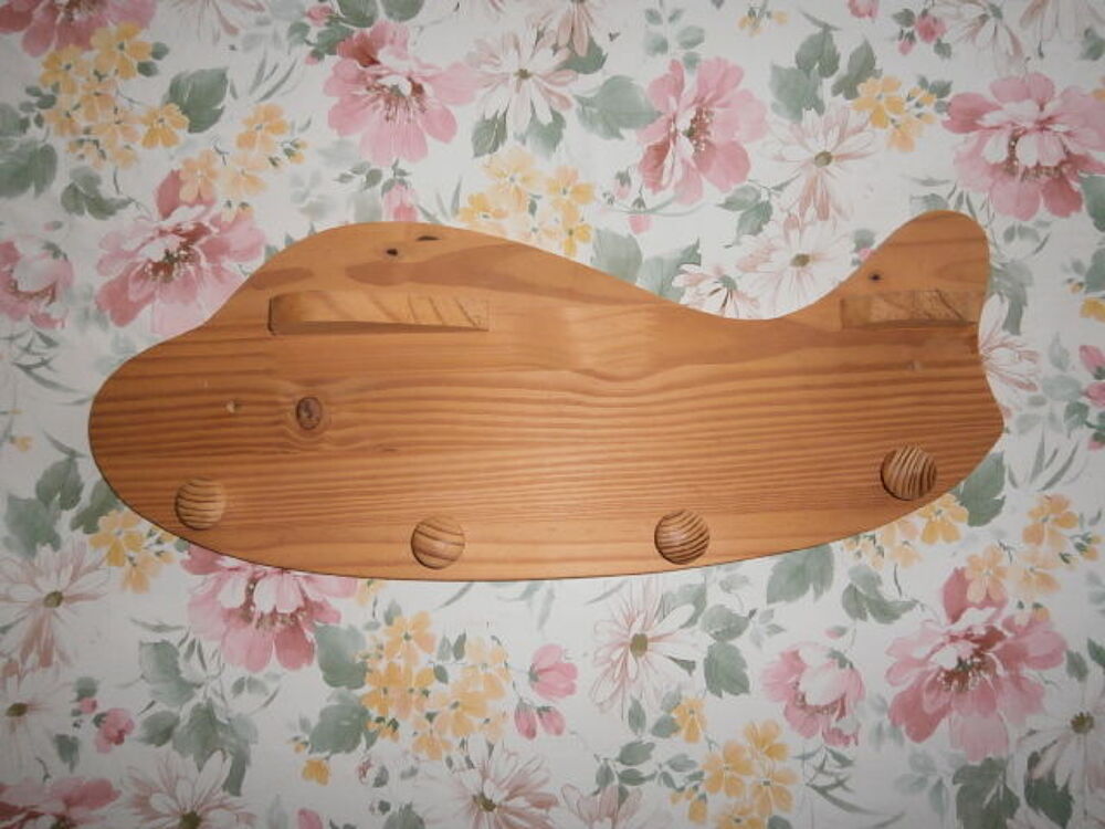 
Porte-manteaux bois forme avion pour enfants Décoration