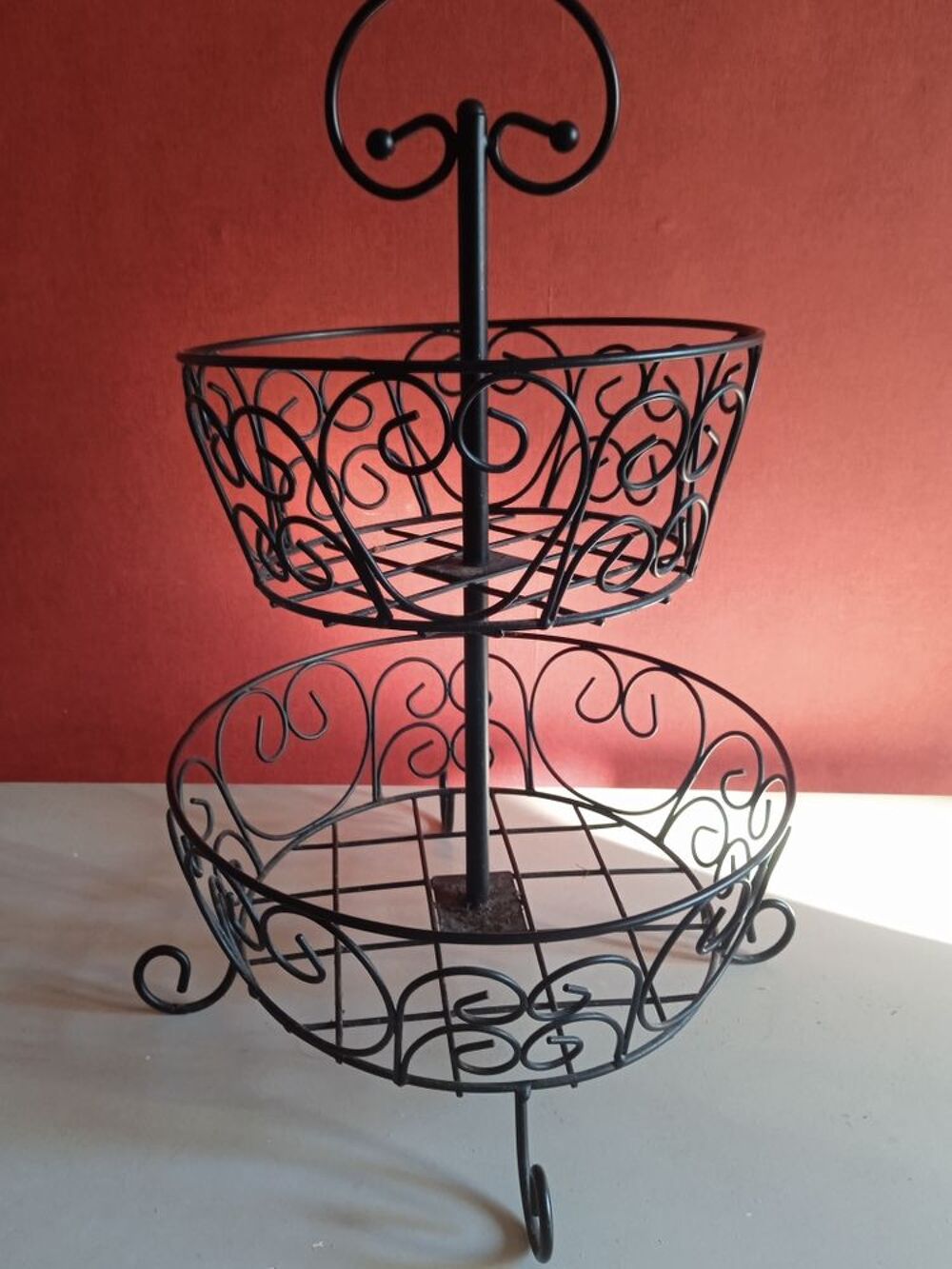 Tr&egrave;s belle corbeille &agrave; fruits 2 niveaux (h 48cm - diam 25cm et 30cm) - TBE (faire offre) Décoration