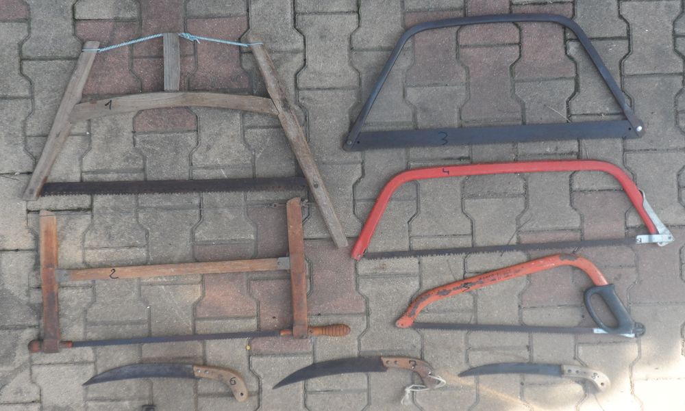 Ensemble de 4 scies &agrave; bois manuelles anciennes dans leur jus Bricolage