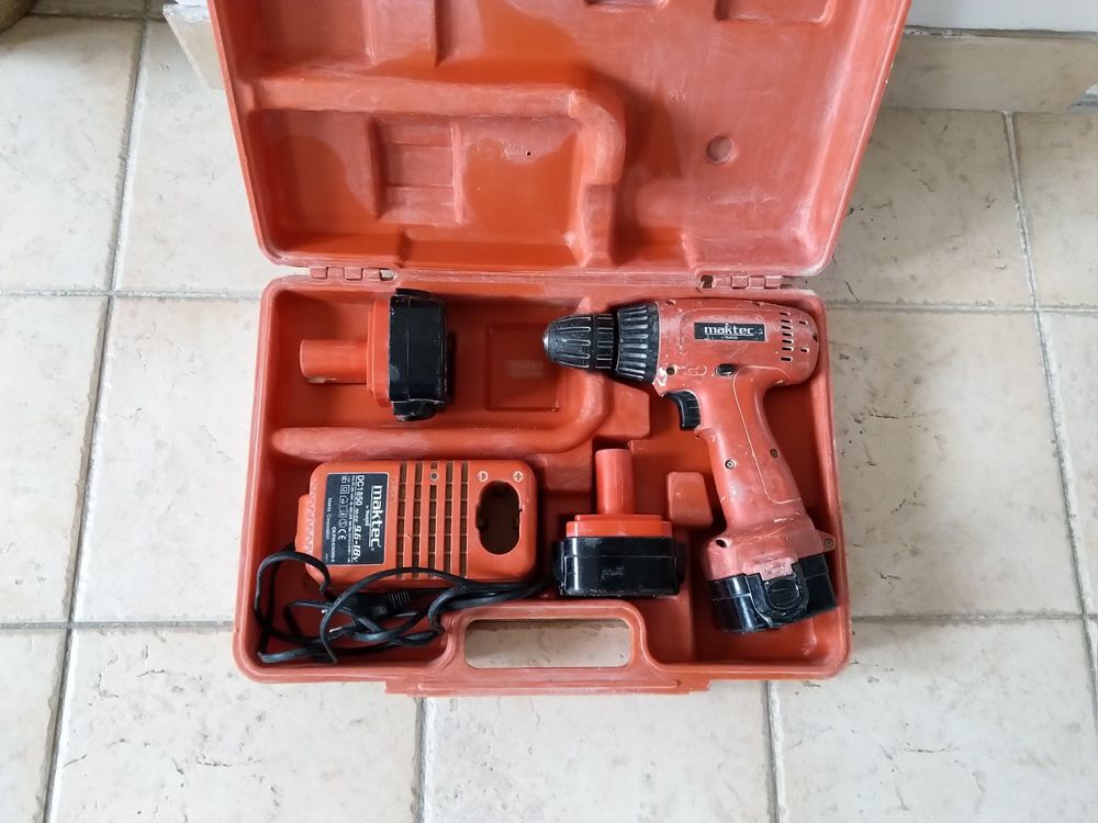 Perceuse visseuse sans fil Maktec by Makita
Bricolage
