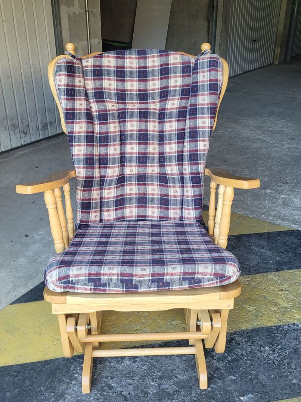 1 fauteuil Roking-Chair avec repose pieds Meubles