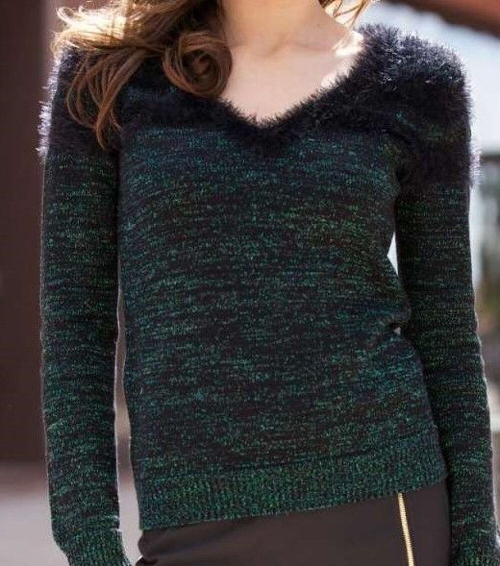 pull noir &agrave; paillettes et aspect fourrure T 38 - 40 / ou 40 Vtements