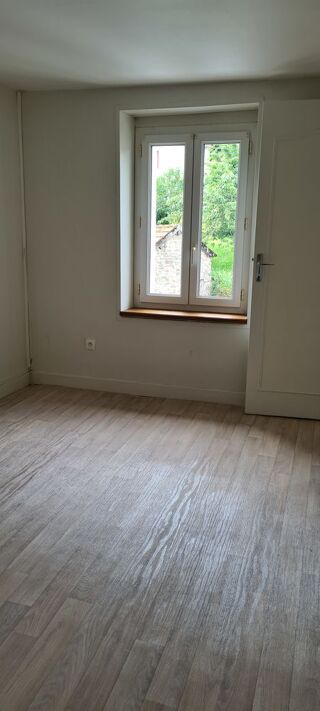  Maison � louer 4 pi�ces 84 m� Saint-l�ger-le-gu�r�tois