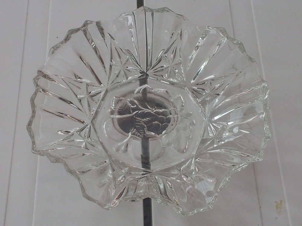 corbeille arrondie en verre transparent pas un &eacute;clat
Dcoration