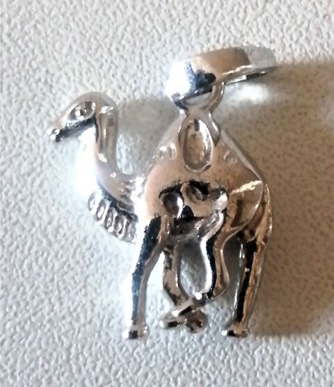 Pendentif dromadaire en argent neuf 9 Puteaux (92)