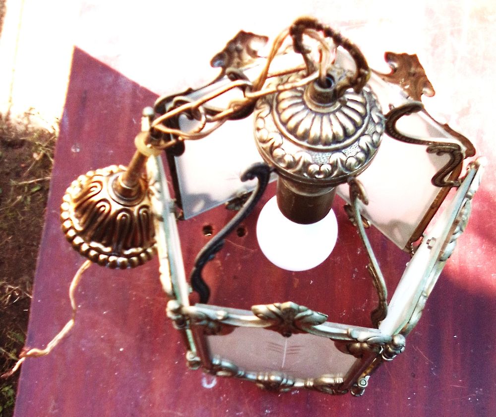 Lustre en Bronze dor&eacute; et verre Décoration