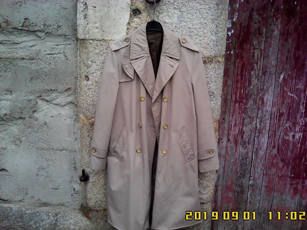 Gabardine imperm&eacute;able demi-saison, encolure 39 -40. Vêtements