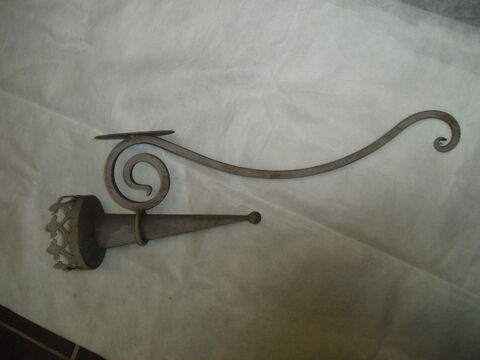 APPLIQUE MURALE FER FORGE Stylis�e CHATEAU 0 Corbeil-Essonnes (91)