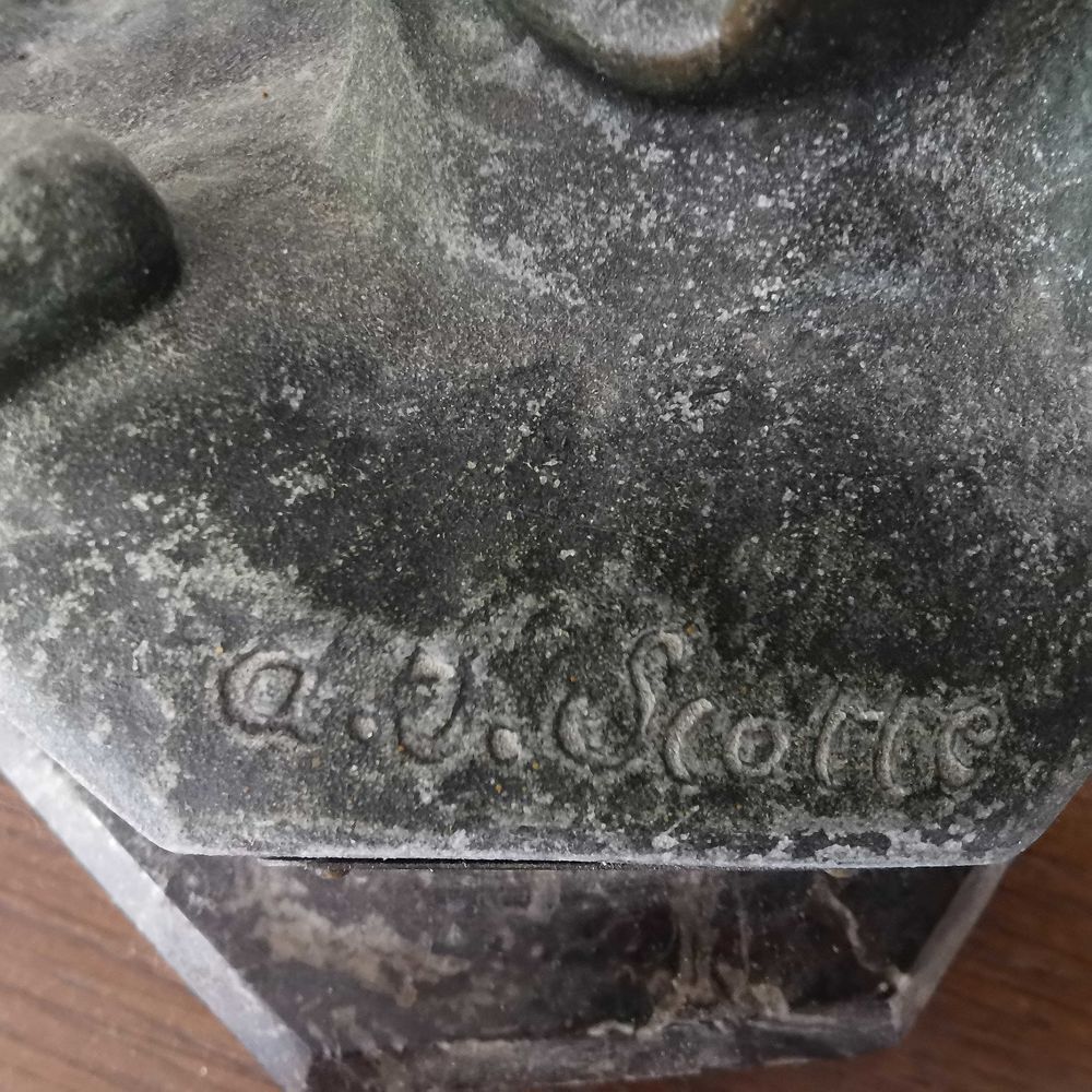 Statut en r&eacute;gule sur marbre du Sculpteur A-J Scott Décoration