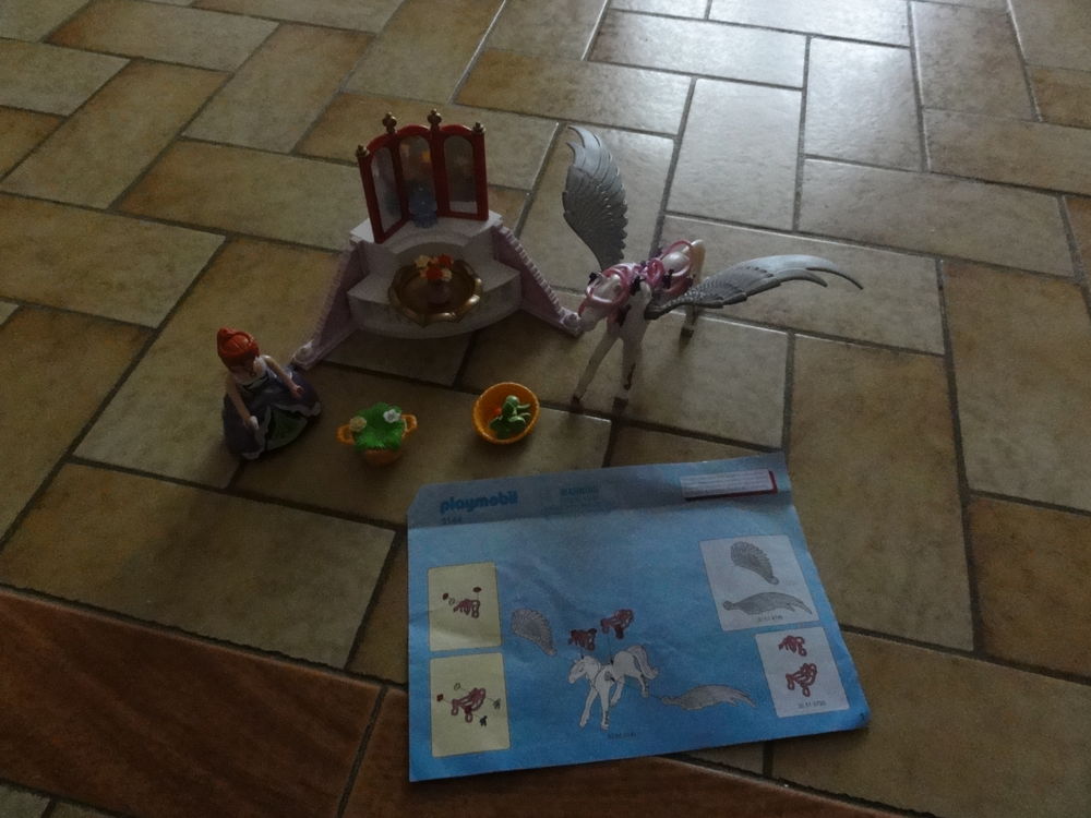 Playmobil 5144 Cheval ail&eacute; avec princesse et sa coiffeuse Jeux / jouets