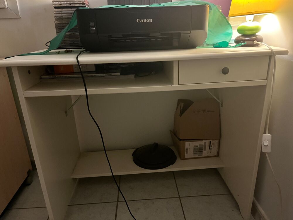 Bureau IKEA blanc Meubles