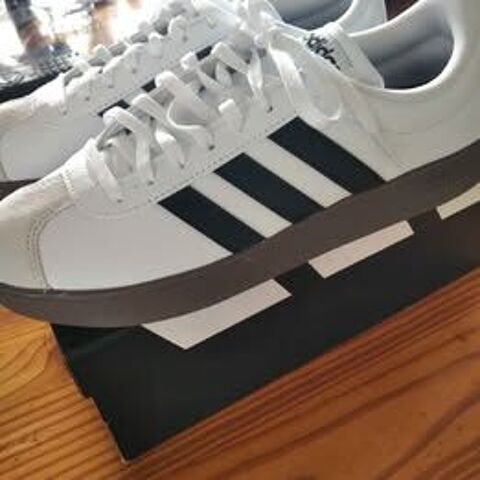 Baskets Adidas femme neuves P40 Niort (79)