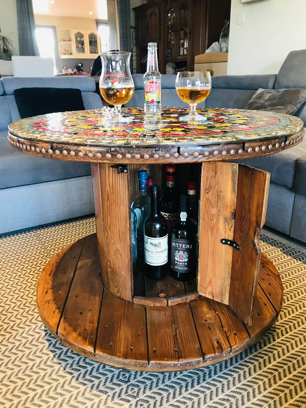 Table bar touret en bois capsules et r&eacute;sine epoxy Meubles