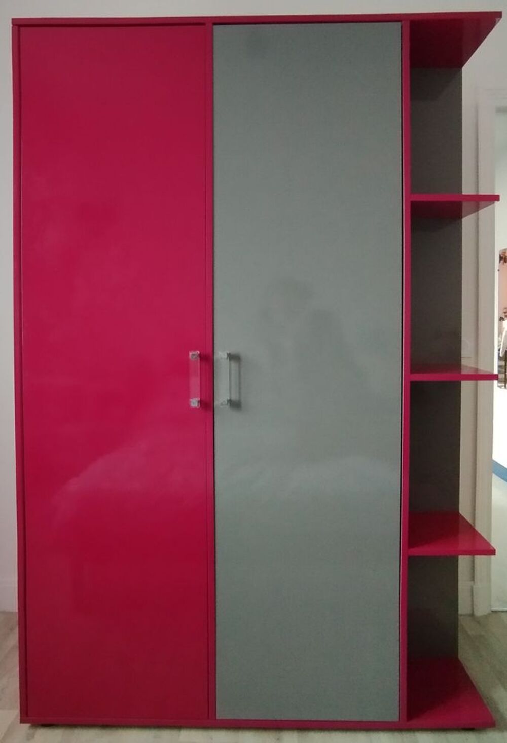 Tr&egrave;s belle armoire laqu&eacute;e Meubles