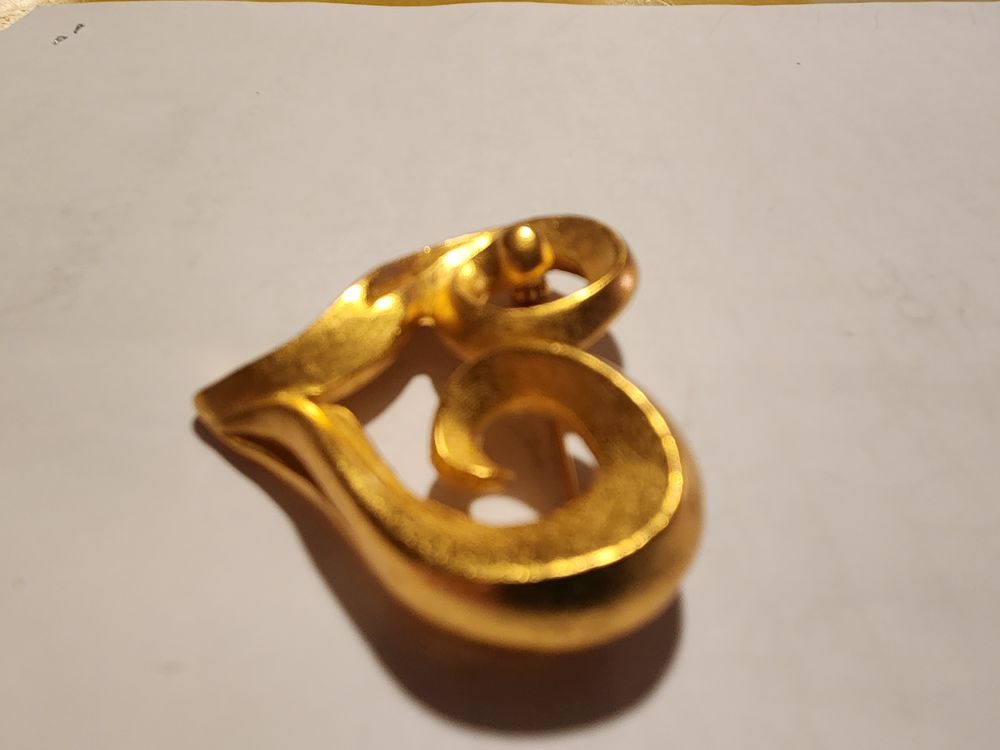 Broche c?ur dor&eacute; Christian LACROIX Bijoux et montres