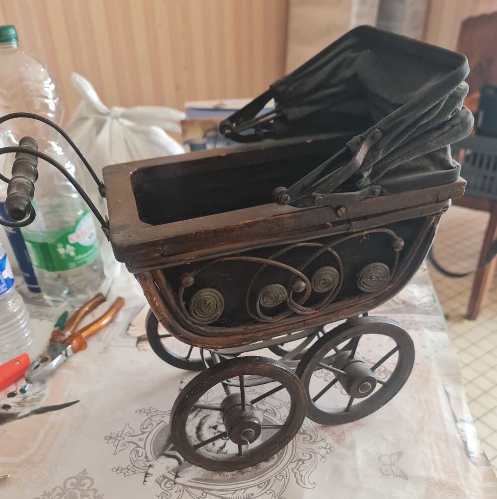 Landau de poup&eacute;e 