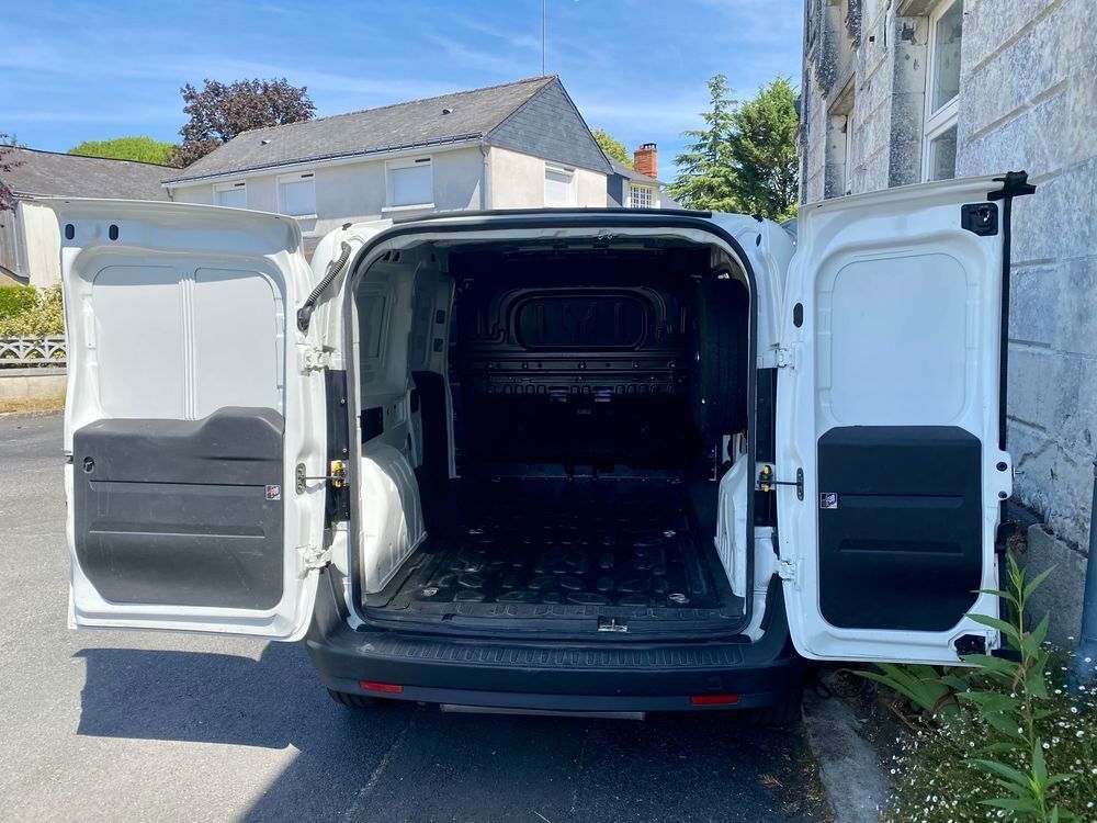 Doblo DOBLO CARGO FT MAXI 1.4 GNV T-JET 120 PRO LOUNGE 2020 occasion 49150 Baug&eacute;