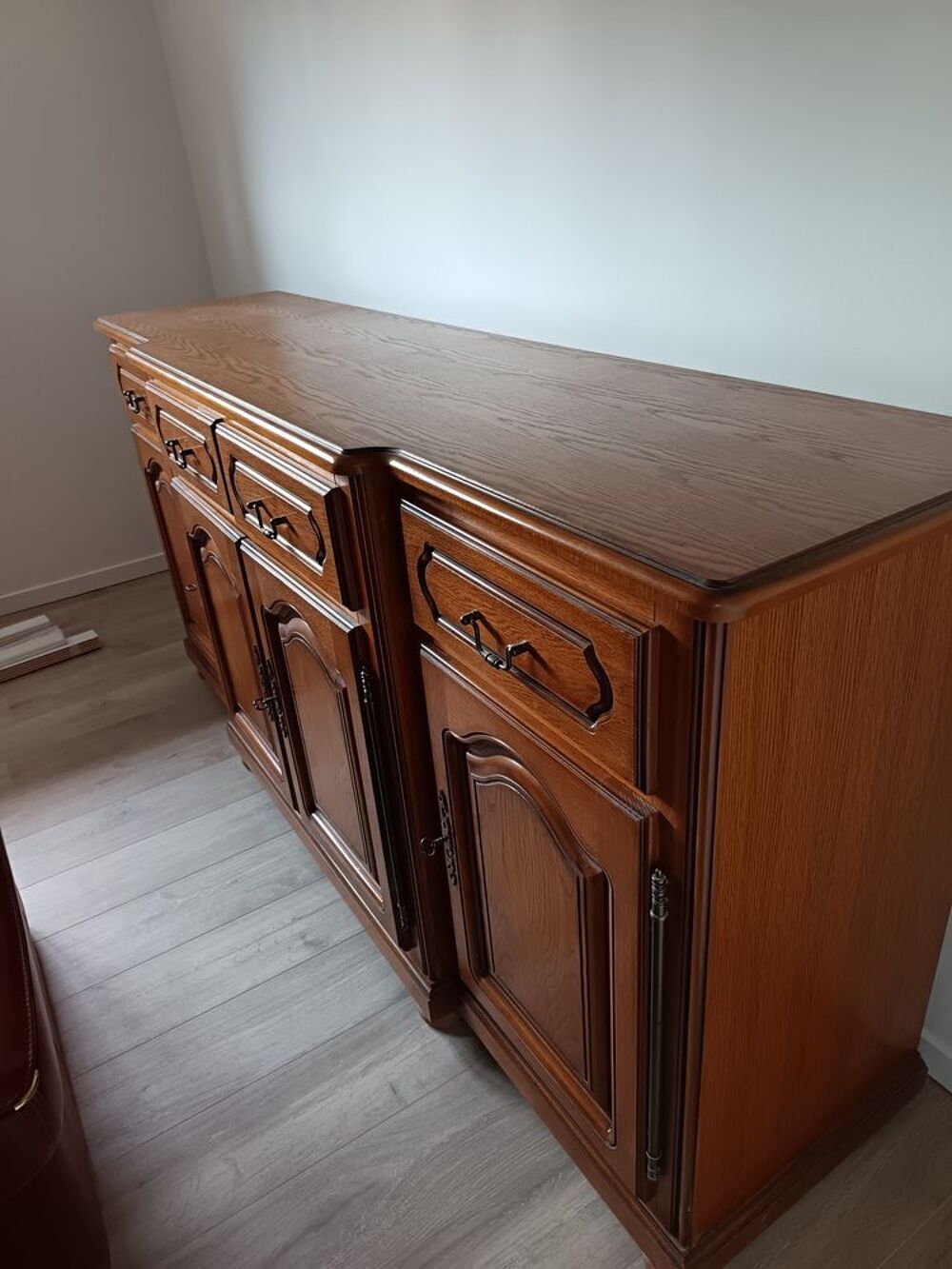 un buffet type enfilade et/ou un canap&eacute; fixe en cuir, Meubles