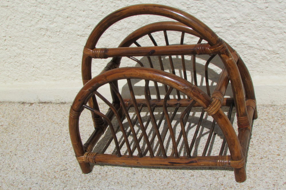 Porte-revue en rotin , bambou et osier Décoration