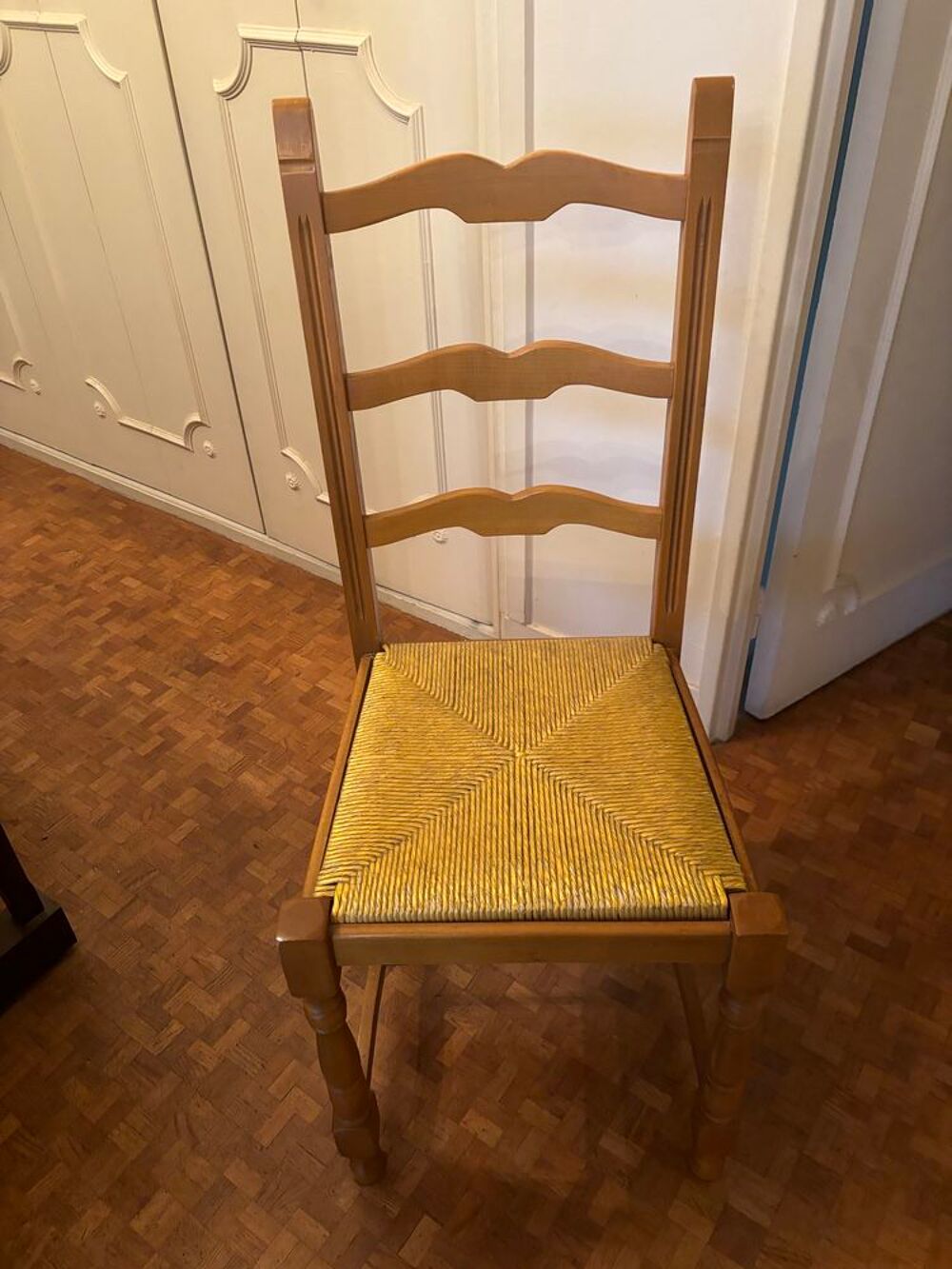 Table de cuisine avec 4 chaises en bois coloris miel Meubles