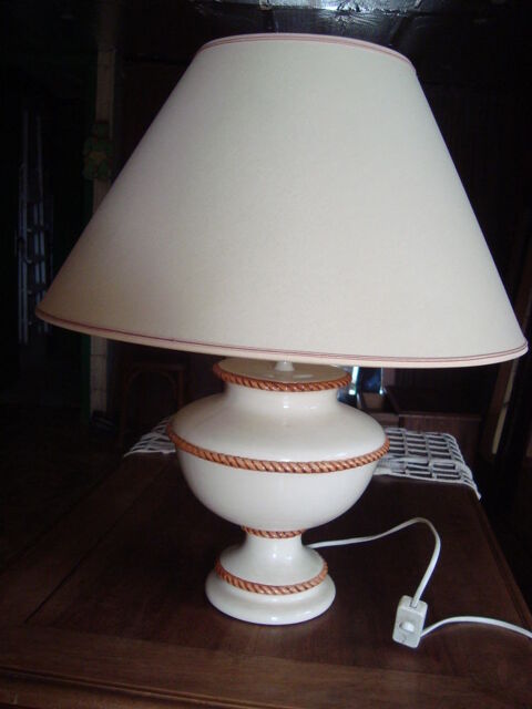 Belle lampe de chevet,salon 16 Villevêque (49)