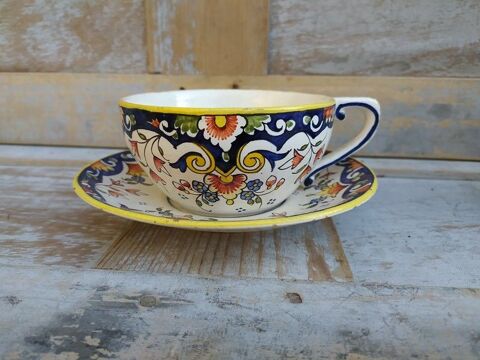 Grande Tasse et Soucoupe Fa�ence de Dieppe 
32 Loches (37)