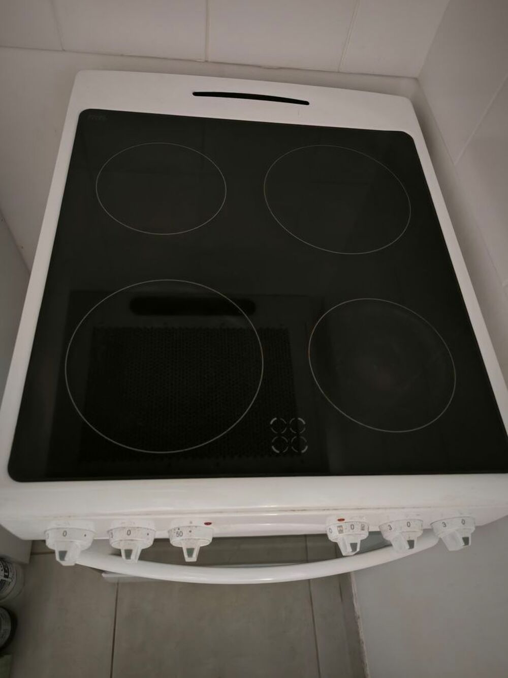cuisini&egrave;re vitroc&eacute;ramique Electroménager