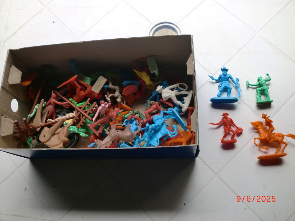 Indiens et cowboys en plastique Jeux / jouets