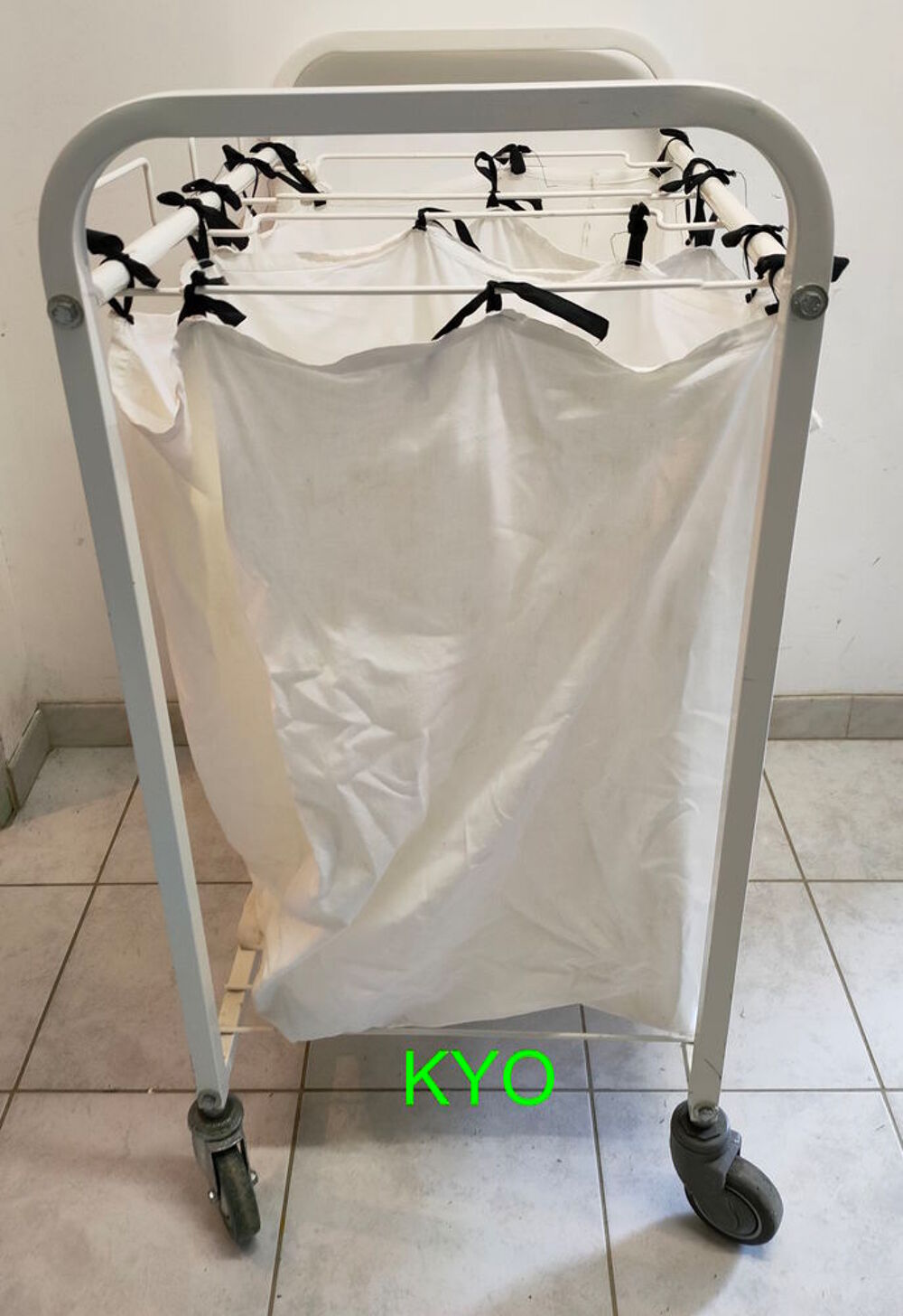 Chariot porte-sac panier linge blanc m&eacute;tal roulettes Meubles