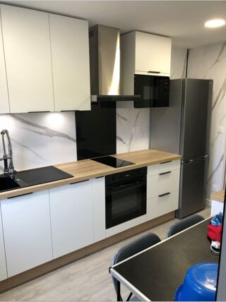  Appartement à louer 5 pièces 76 m²