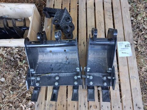 deux godets pour mini pelle neuf jamais servi 350 83470 Saint-maximin-la-sainte-baume