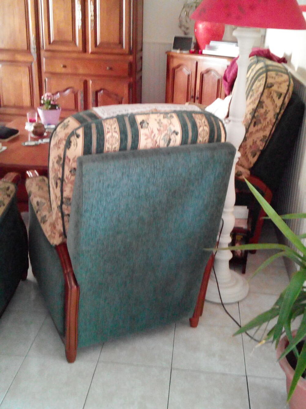 canap&eacute; avec deux fauteuils Meubles