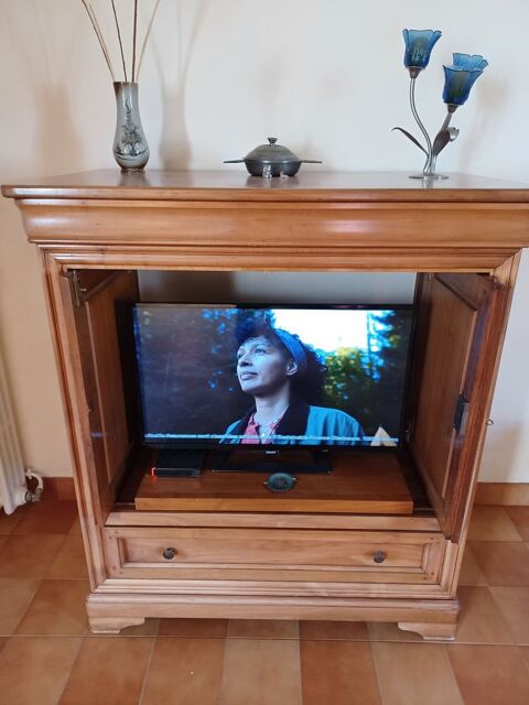 Meuble TV merisier massif avec télévision philips 32 pouces  Druye (37)