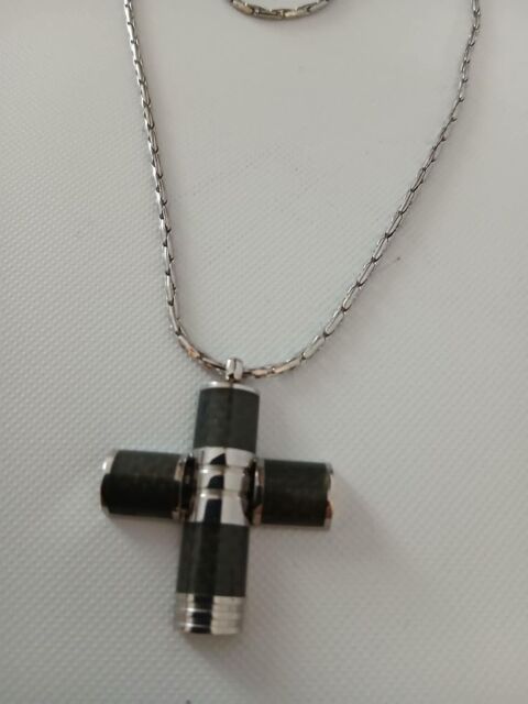  Parure croix noire  sign�e ROSS AMANTE  N?1409 5 Beaune (21)