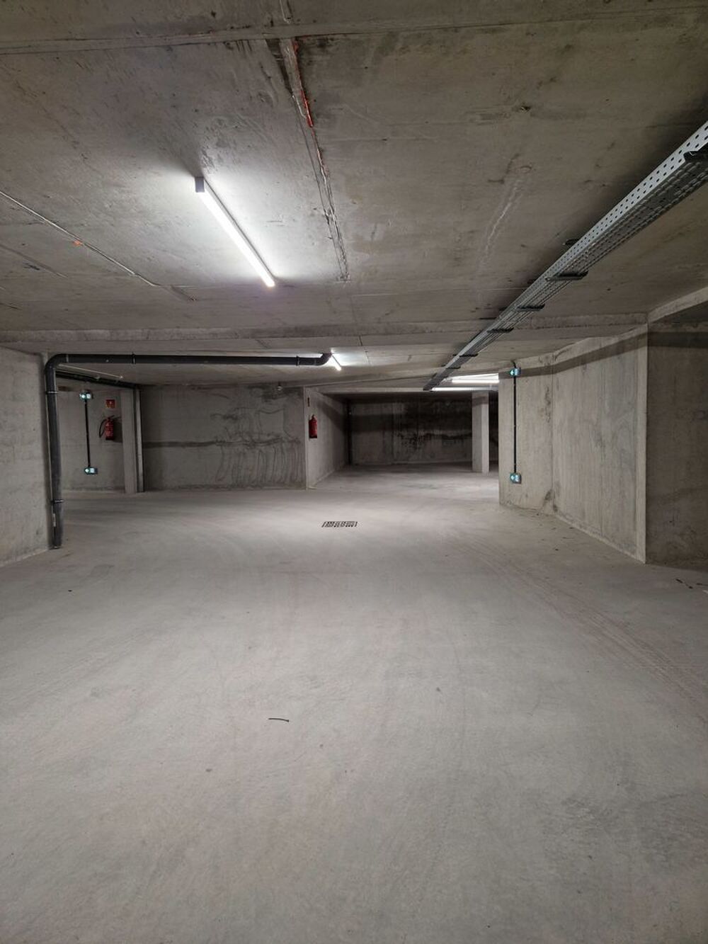 Location Parking/Garage parking Saint-genis-pouilly
