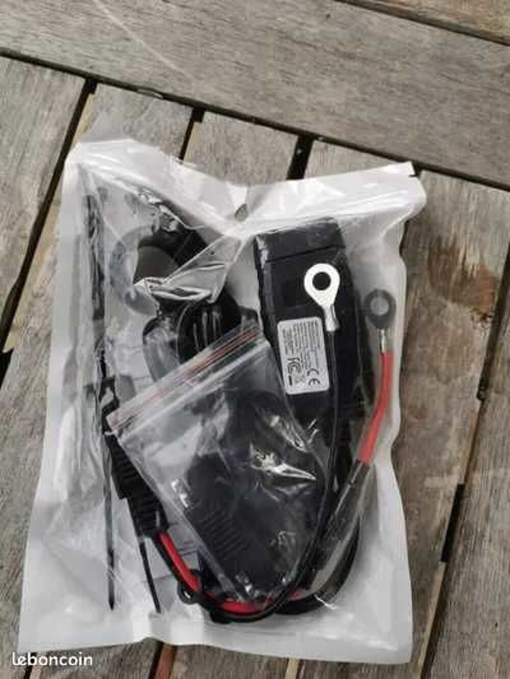 chargeur Tel moto neuf Sports