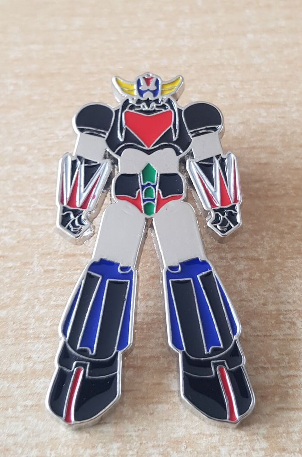 broche badge pins pin's manga dessin anim&eacute; goldorak en m&eacute;tal 