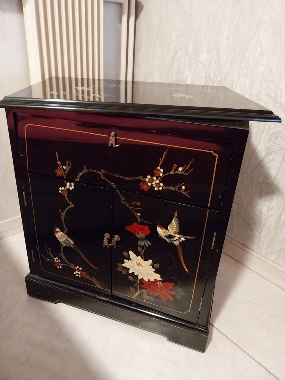 MEUBLE CHINOIS LAQUE NOIR
PLATEAU TOURNANT Meubles